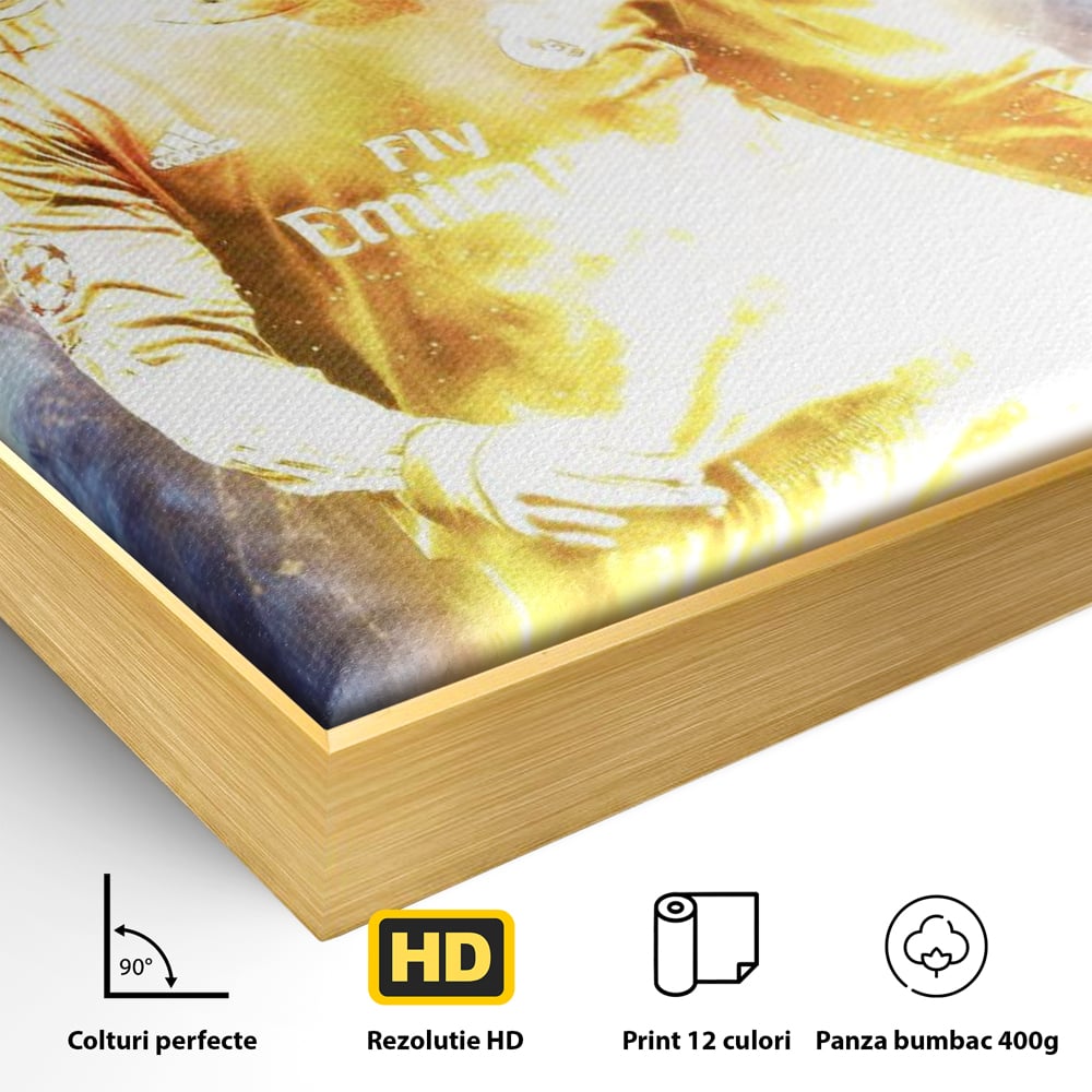 Detaliu al suprafetei: tablou canvas cu cristiano ronaldo, in rama de aluminiu auriu